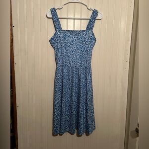 Huhot Blue and White Pleated Scoop Neck Spaghetti Strap Midi Dress With Pockets